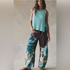 We The Free Good Luck Printed Barrel Jeans - size 26 New w/o tags